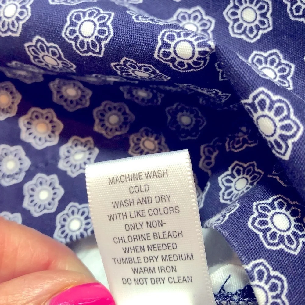 Banana Republic Navy White Floral Printed 5” inseam Shorts Women’s size 6 NWOT